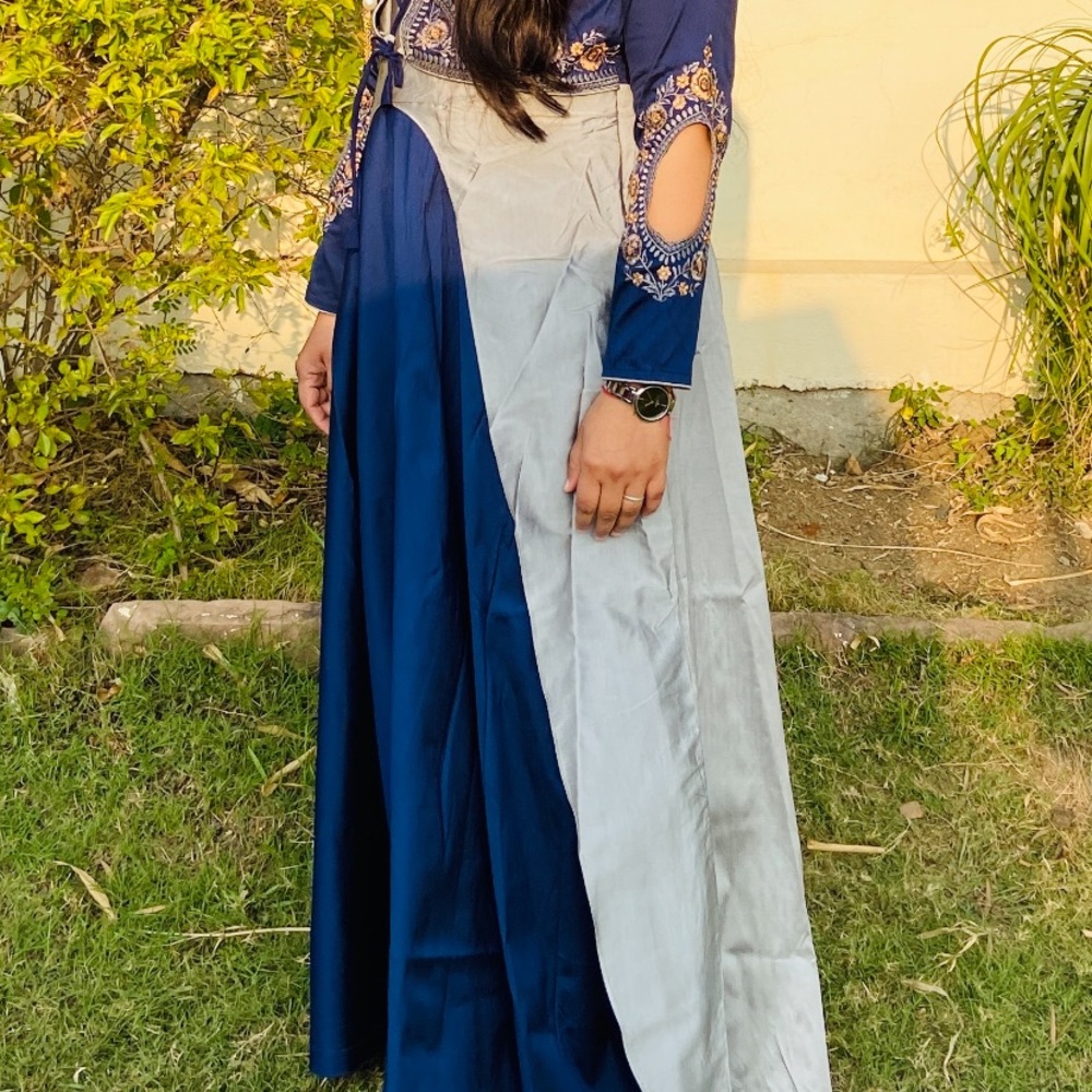 Grey and blue gown Wore once In prefect condition best suited for cocktail party - Picture 6 of 9